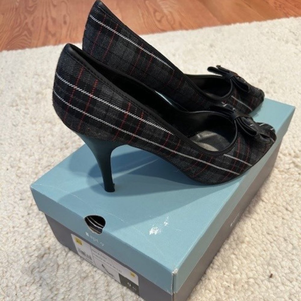 women's Apt. 9 Peep Toe Heels size 9.5